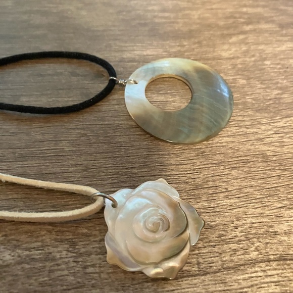 Hawaii shell Necklaces - Picture 3 of 3